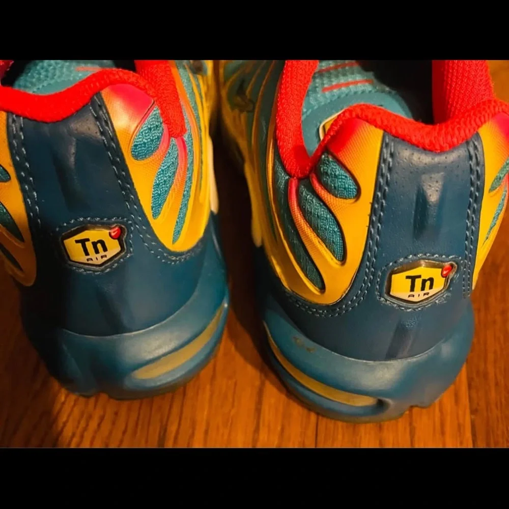 Nike Air Plus Superman Ice Cream Athletic Shoes Size 6.5 Y women Size 7.5
